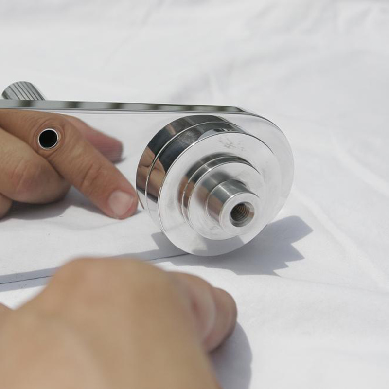 Quali sono i metodi comuni di lucidatura a specchio dei metalli?
