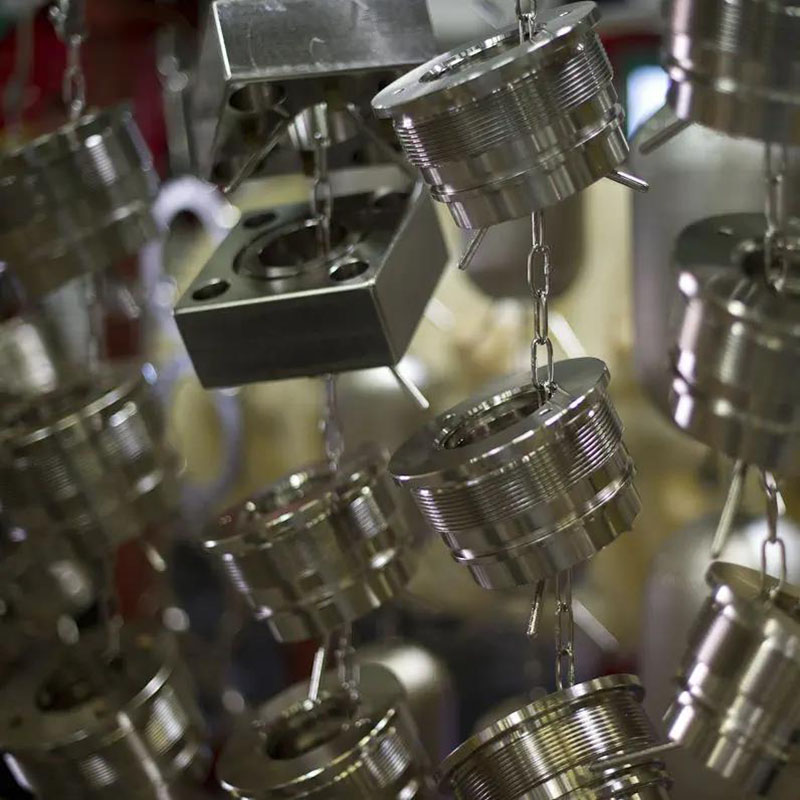 Qual è la differenza tra nichelatura chimica e nichelatura elettrolitica?
